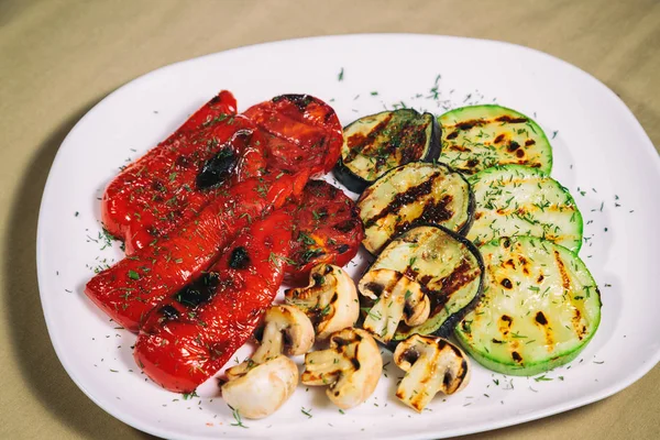 Delizioso Cibo Ristorante Sul Tavolo — Foto Stock