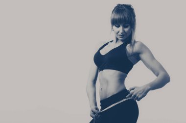 santimetre ile atletik kız