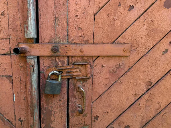 Cierra la vieja puerta. —  Fotos de Stock