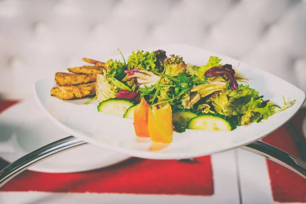 Louça. Saladas — Fotografia de Stock