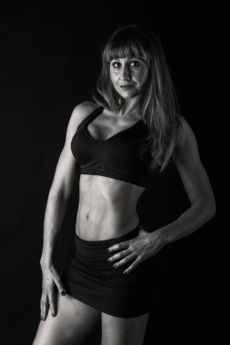 Güzel vücutlu, spor bir kız.