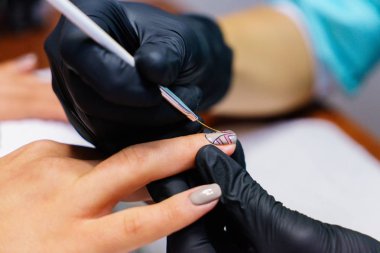 yordamlar için çivi kaplıca