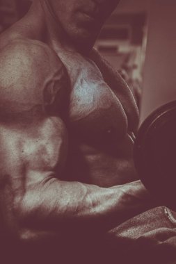 Eğitimli bir adam bir fitness Club