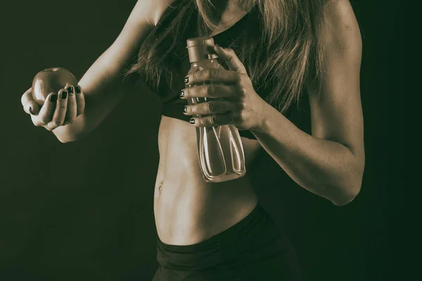 Szexi fitness nő fekete háttér — Stock Fotó
