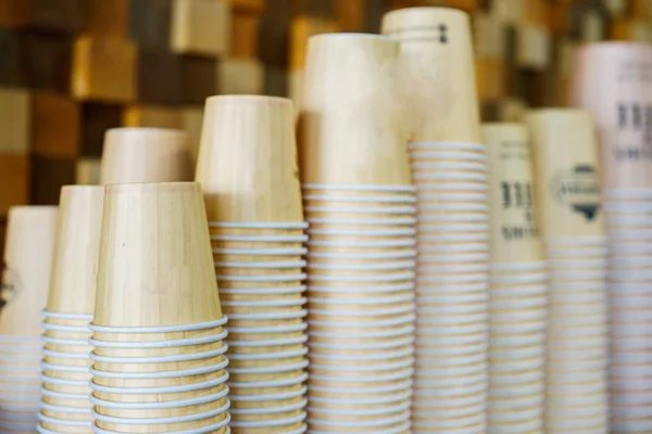 Un montón de tazas desechables para el café — Foto de Stock