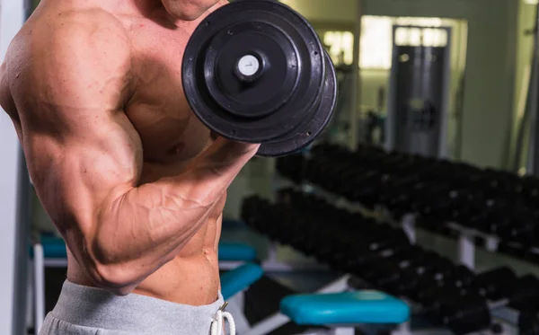 Entrenamiento en el gimnasio — Foto de Stock