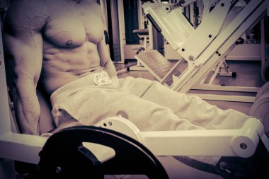 Eğitimli bir adam bir fitness Club