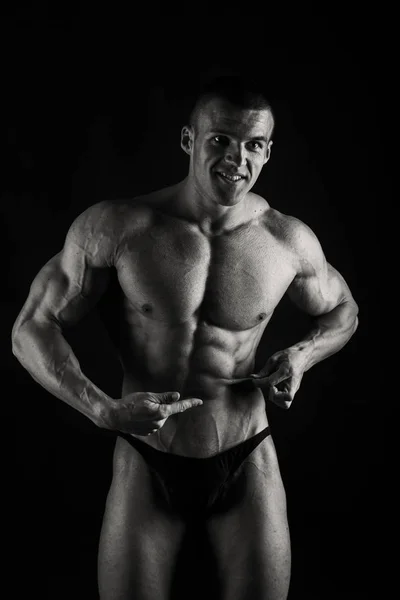 Bodybuilding lichaam zwart-wit — Stockfoto