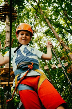 Halat Parkı çocuk tırmanıyor