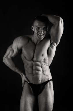 Gösterilen onun sırt ve pazı kas, kişisel fitnes vücut geliştirmeci