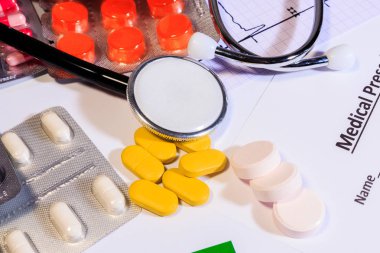 tıbbi cihazlar: tabletler, boş, stetoskop