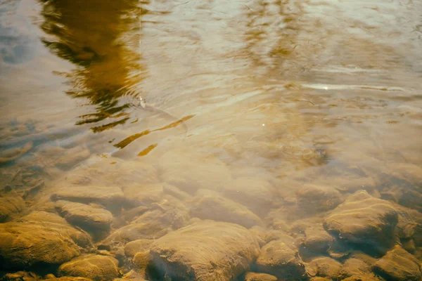 Güzel dağ nehir, muhteşem manzara