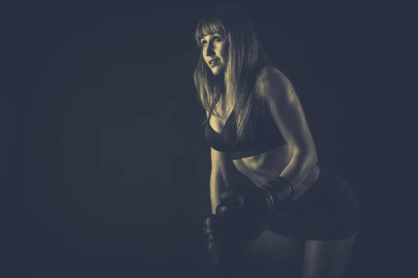 Menina em luvas de boxe — Fotografia de Stock