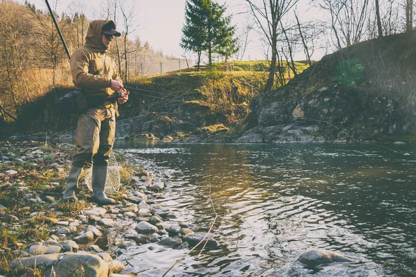 Pesca en el río — Foto de Stock
