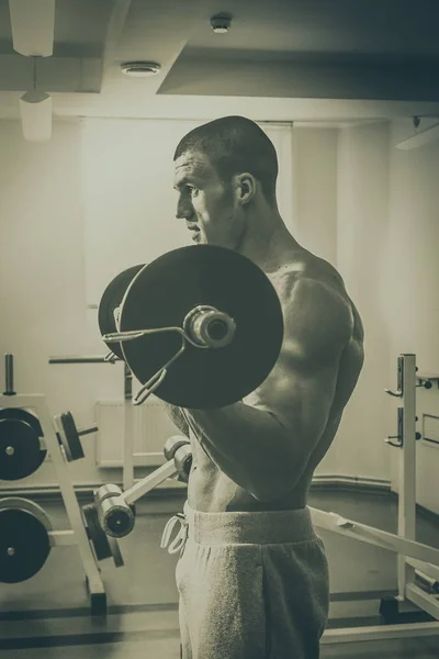 Träna i fitness-klubben — Stockfoto