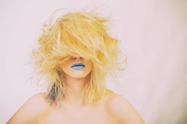 Yaratıcı makyaj ve saç