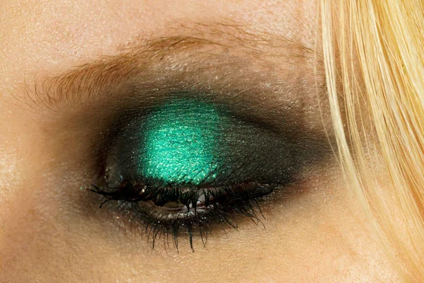 Eye makeup with green shadows — Stock Photo, Image