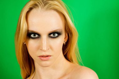 Makyaj yeşil gölgeler ile