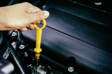 El motor yağında denetler