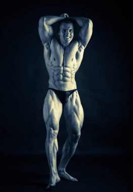 Jimnastik salonu kas vücut ile güçlü