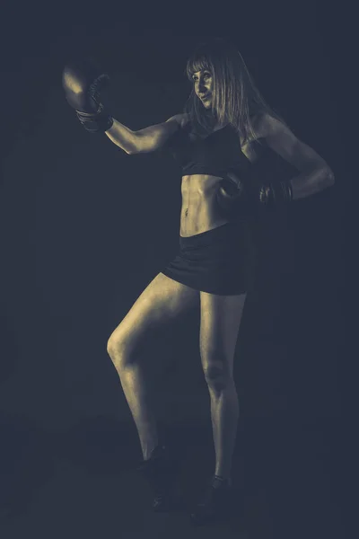 Fille en gants de boxe — Photo