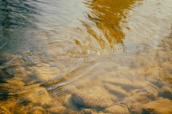 Belo rio de montanha, fabulosa paisagem — Fotografia de Stock