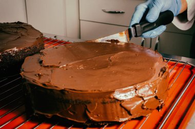 Çikolatalı pasta pişirme