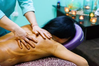 Spa'da masaj tedavisi