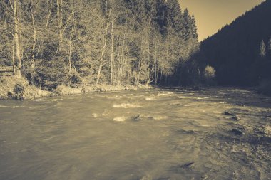 Dağlar, dağ nehir, manzara nefis doğa