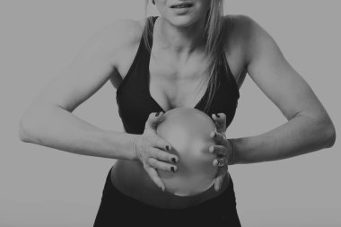 spor için bir top ile kız