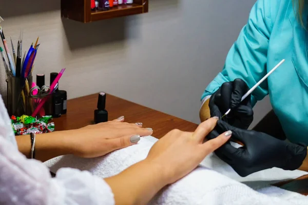 yordamlar için çivi kaplıca