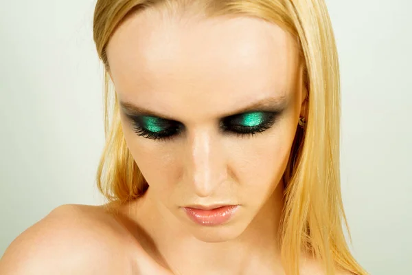 Maquillaje con sombras verdes —  Fotos de Stock