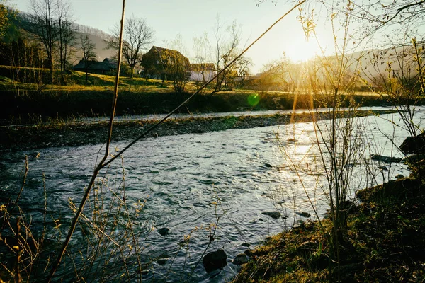 Bellissimo paesaggio in una zona montuosa — Foto Stock