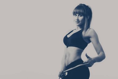 santimetre ile atletik kız