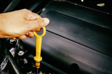 El motor yağında denetler