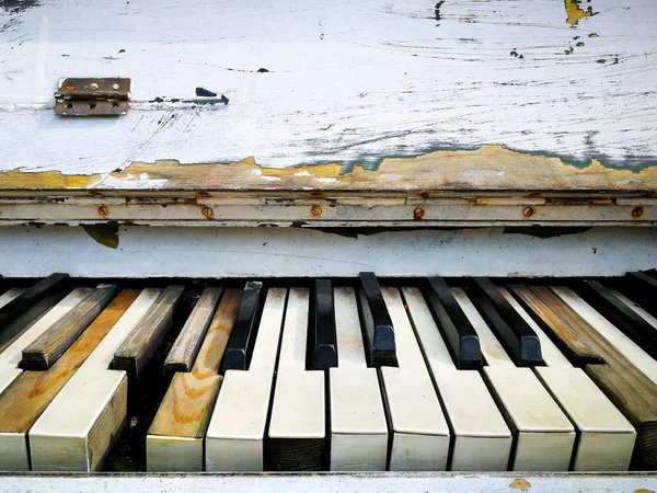 Keys of the old piano — Stock Photo, Image