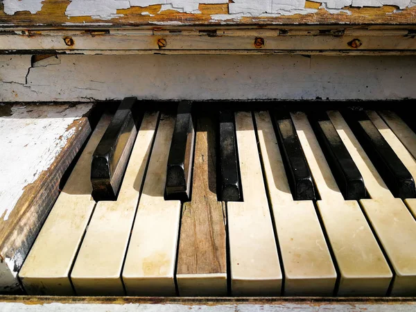 Keys of the old piano — Stock Photo, Image