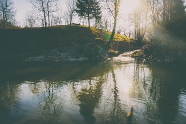 Muhteşem manzara, dağ nehir, yaban hayatı