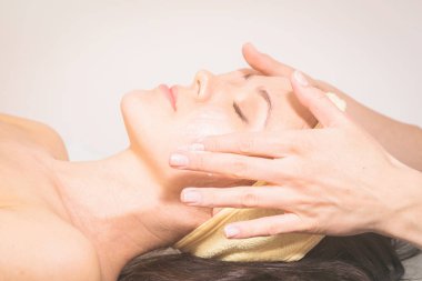 Yüz için kozmetik prosedürler