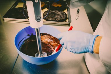 Çikolata sır karıştırma. Yemek kek