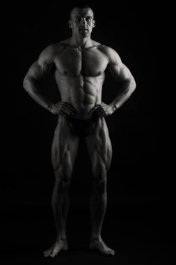 Gösterilen onun sırt ve pazı kas, kişisel fitnes vücut geliştirmeci
