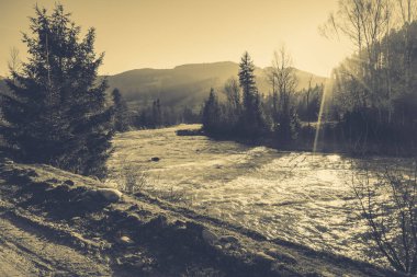 Dağlara yolculuk. Güzel dağ manzarası