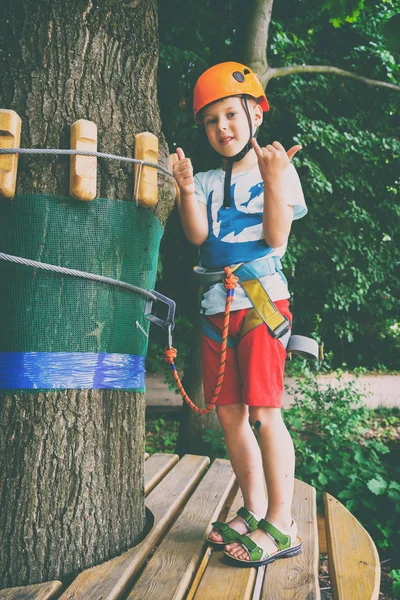 The boy climbs a pendant park — Stock Photo, Image
