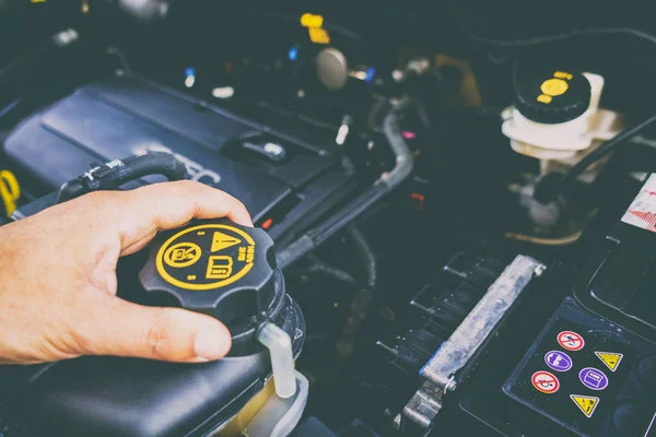 Technische controle van de motor van de auto — Stockfoto