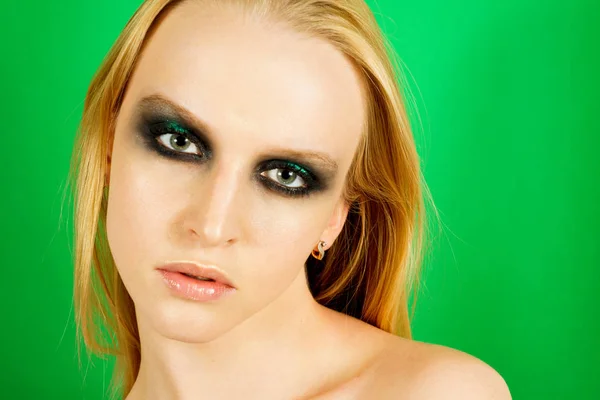 Maquillage avec ombres vertes — Photo