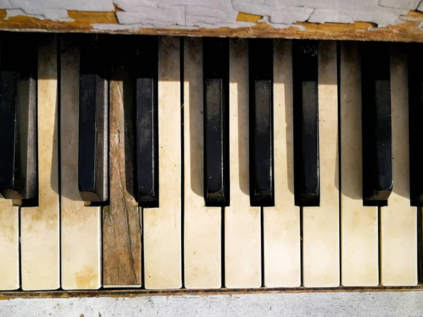 Τα πλήκτρα του παλιού πιάνου — Φωτογραφία Αρχείου