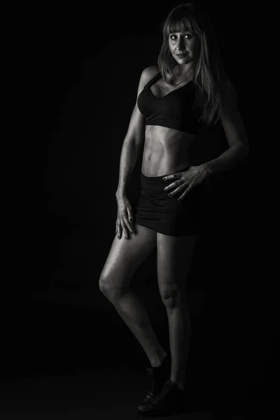 Chica deportiva con un hermoso cuerpo — Foto de Stock