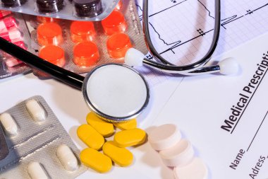 tıbbi cihazlar: tabletler, boş, stetoskop