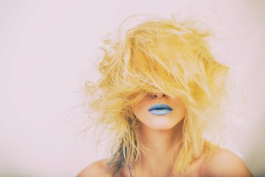 Yaratıcı makyaj ve saç