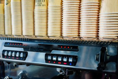 kahve için tek kullanımlık bardak bir sürü